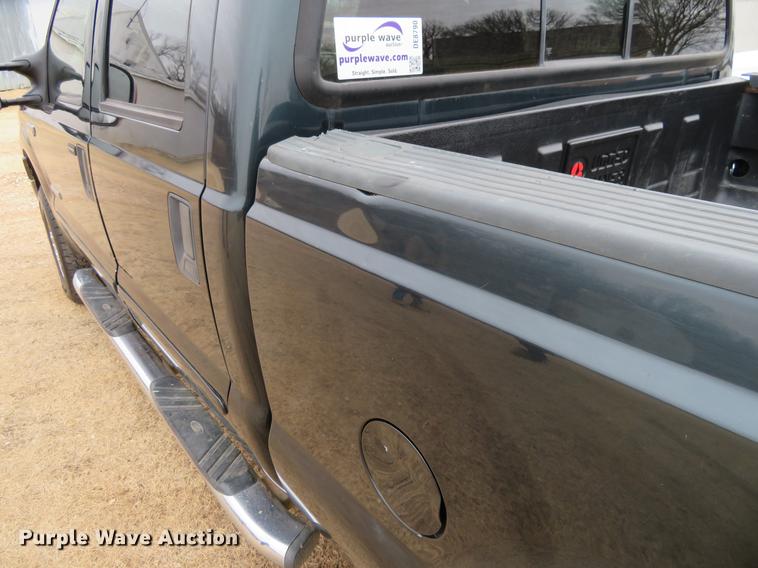 image for item DE8790 2006 Ford F250 Super Duty FX4 Crew Cab pickup truck