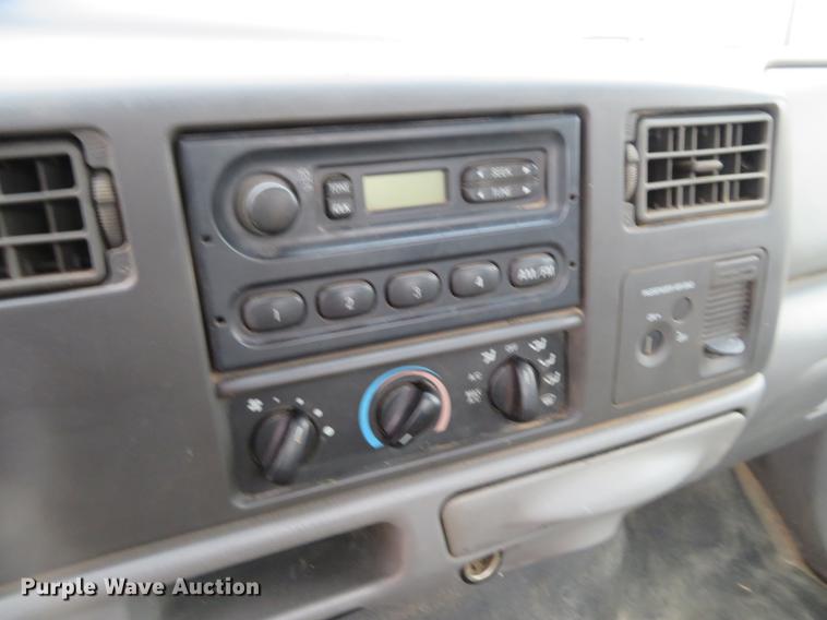 image for item DE8791 2003 Ford F250 Super Duty pickup truck