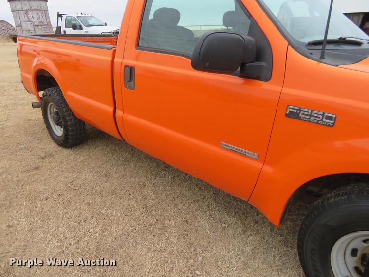 image for item DE8791 2003 Ford F250 Super Duty pickup truck