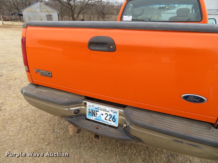 image for item DE8791 2003 Ford F250 Super Duty pickup truck