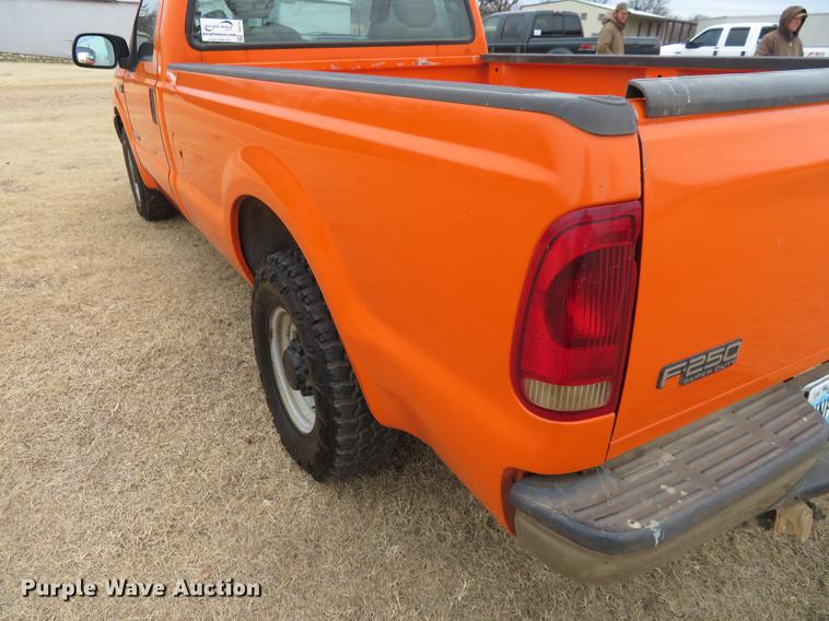 image for item DE8791 2003 Ford F250 Super Duty pickup truck