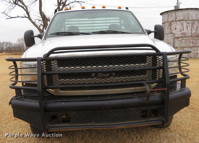 image for item DE8792 2007 Ford F350 Super Duty flatbed pickup truck