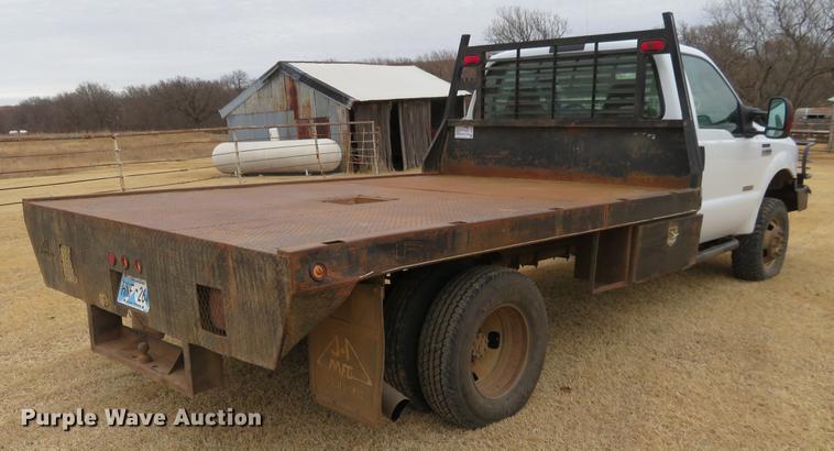 image for item DE8792 2007 Ford F350 Super Duty flatbed pickup truck