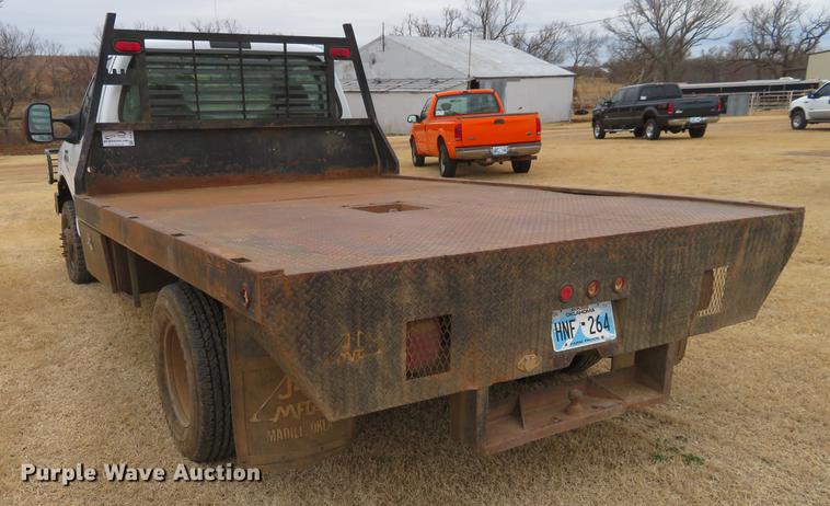 image for item DE8792 2007 Ford F350 Super Duty flatbed pickup truck