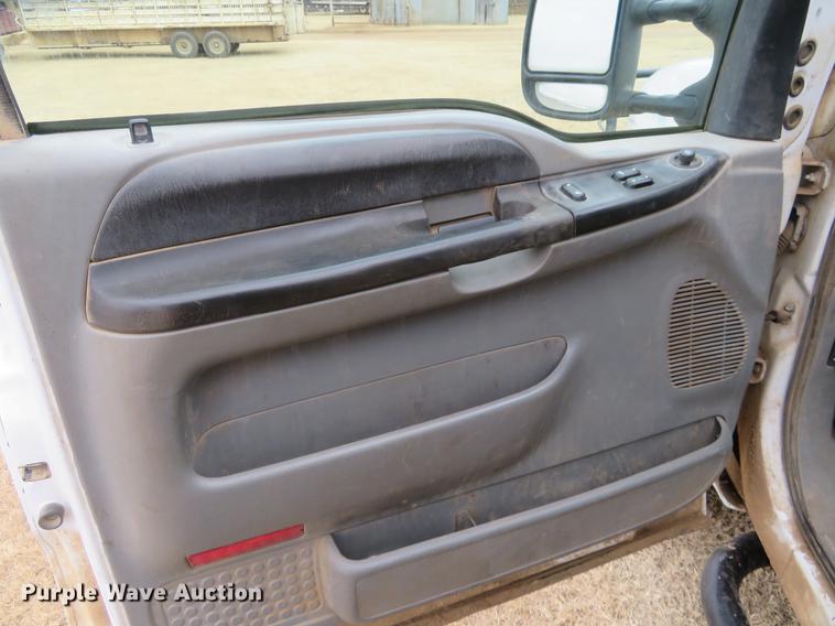 image for item DE8792 2007 Ford F350 Super Duty flatbed pickup truck