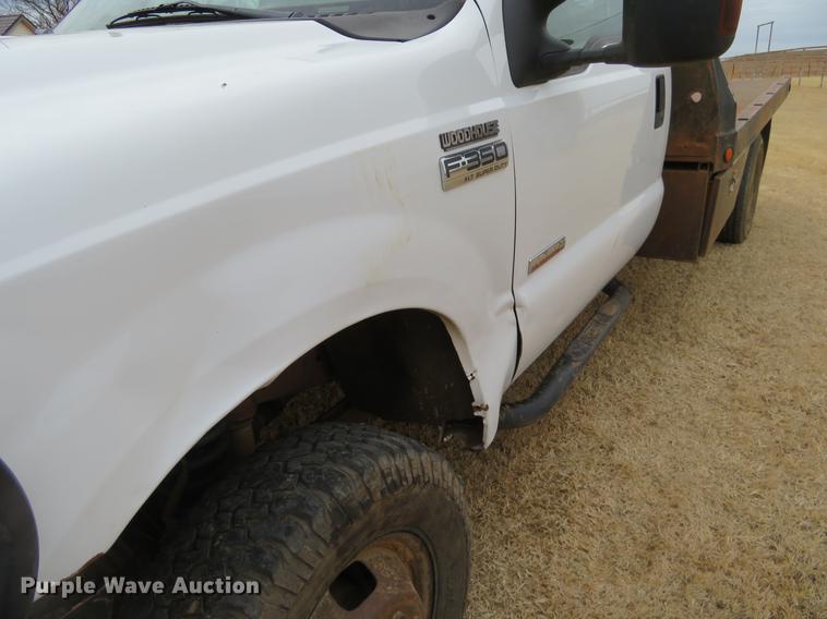 image for item DE8792 2007 Ford F350 Super Duty flatbed pickup truck