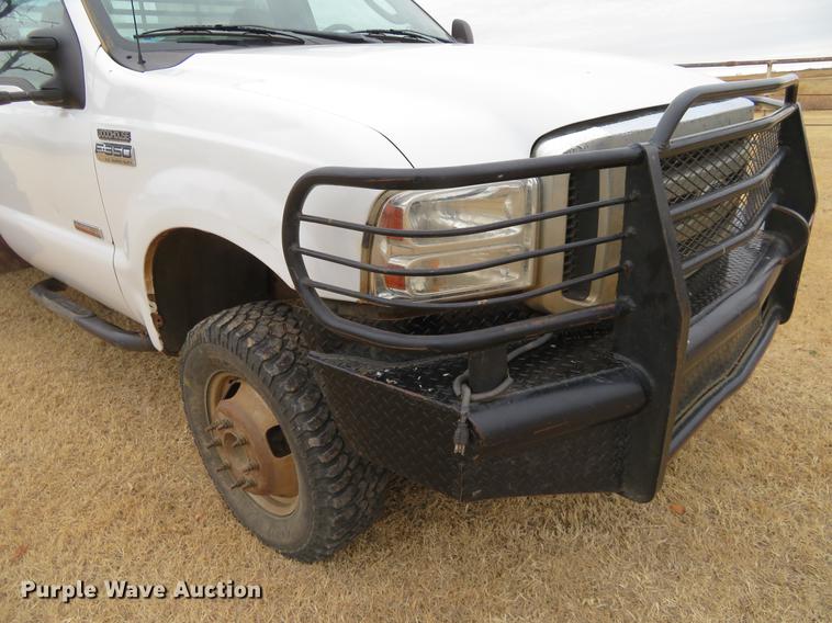 image for item DE8792 2007 Ford F350 Super Duty flatbed pickup truck