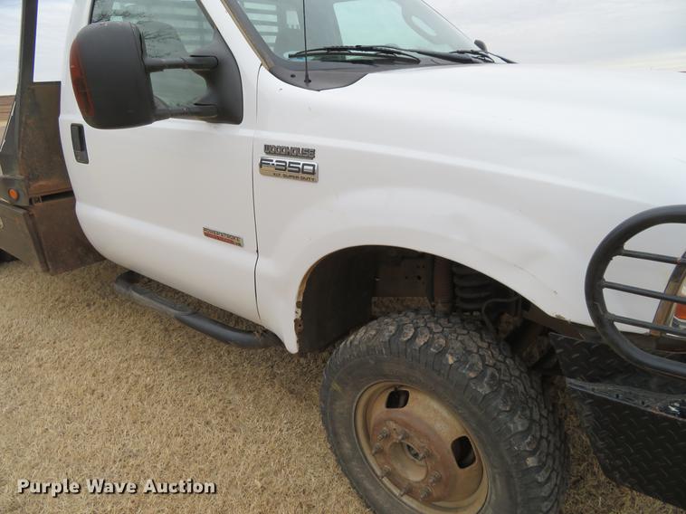 image for item DE8792 2007 Ford F350 Super Duty flatbed pickup truck