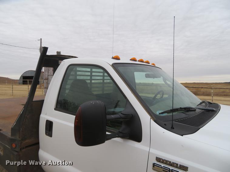 image for item DE8792 2007 Ford F350 Super Duty flatbed pickup truck