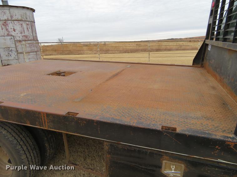 image for item DE8792 2007 Ford F350 Super Duty flatbed pickup truck