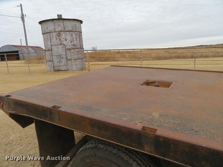 image for item DE8792 2007 Ford F350 Super Duty flatbed pickup truck