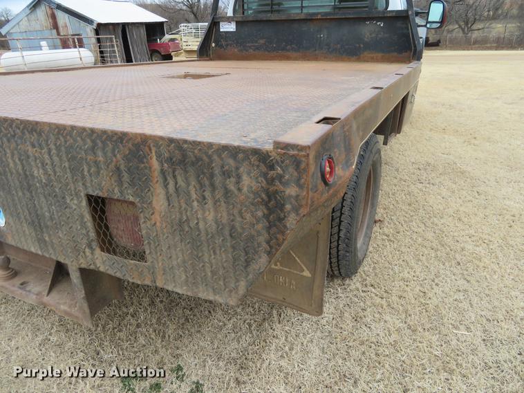 image for item DE8792 2007 Ford F350 Super Duty flatbed pickup truck