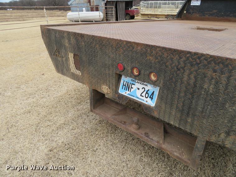 image for item DE8792 2007 Ford F350 Super Duty flatbed pickup truck