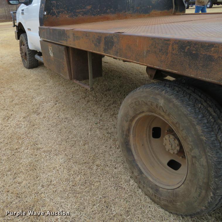 image for item DE8792 2007 Ford F350 Super Duty flatbed pickup truck