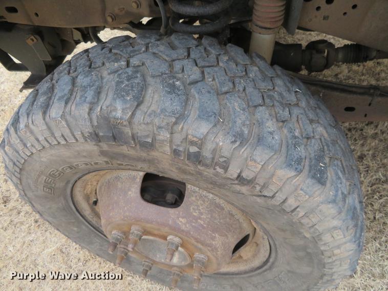 image for item DE8792 2007 Ford F350 Super Duty flatbed pickup truck