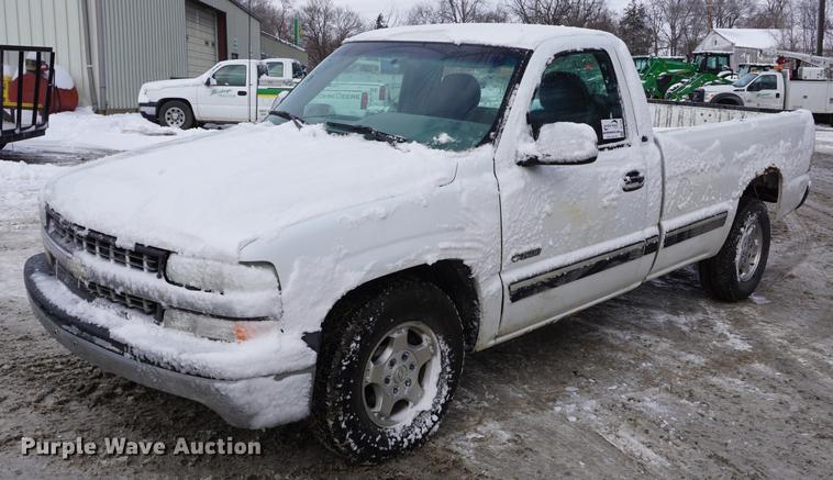 image for item DF1646 2000 Chevrolet Silverado 1500 pickup truck