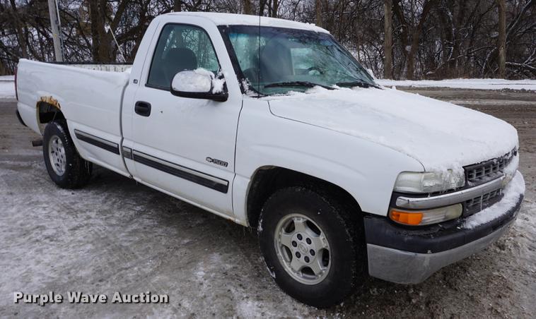 image for item DF1646 2000 Chevrolet Silverado 1500 pickup truck