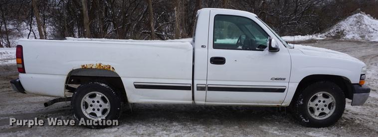 image for item DF1646 2000 Chevrolet Silverado 1500 pickup truck