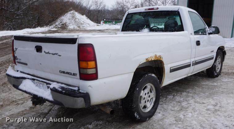 image for item DF1646 2000 Chevrolet Silverado 1500 pickup truck