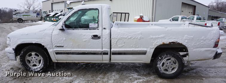 image for item DF1646 2000 Chevrolet Silverado 1500 pickup truck