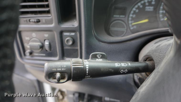 image for item DF1646 2000 Chevrolet Silverado 1500 pickup truck