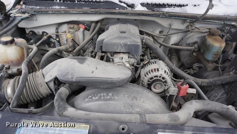 image for item DF1646 2000 Chevrolet Silverado 1500 pickup truck