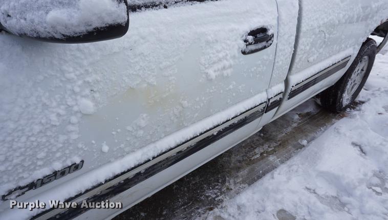 image for item DF1646 2000 Chevrolet Silverado 1500 pickup truck