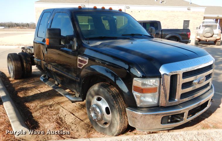 image for item DF2129 2008 Ford F350 XLT SuperCab pickup truck cab and chassis