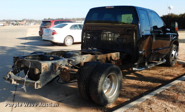 image for item DF2129 2008 Ford F350 XLT SuperCab pickup truck cab and chassis
