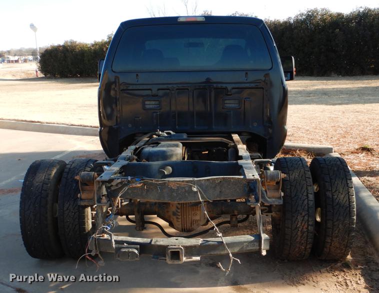 image for item DF2129 2008 Ford F350 XLT SuperCab pickup truck cab and chassis