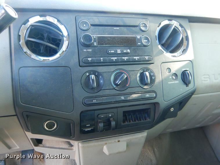 image for item DF2129 2008 Ford F350 XLT SuperCab pickup truck cab and chassis