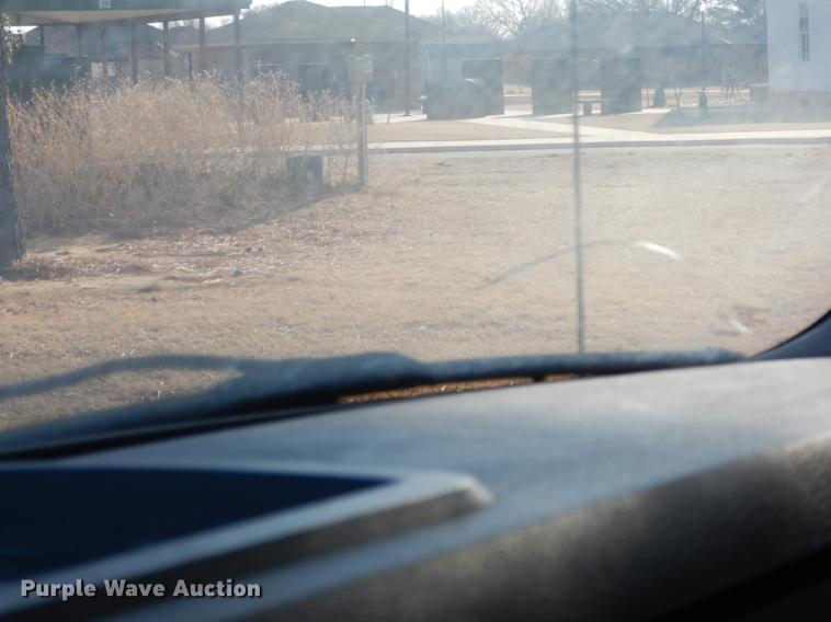 image for item DF2129 2008 Ford F350 XLT SuperCab pickup truck cab and chassis