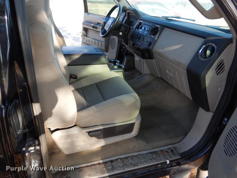 image for item DF2129 2008 Ford F350 XLT SuperCab pickup truck cab and chassis