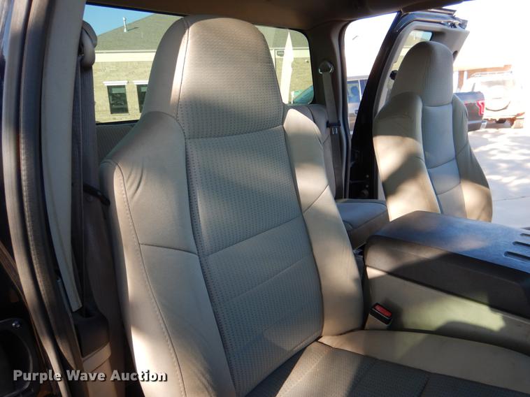 image for item DF2129 2008 Ford F350 XLT SuperCab pickup truck cab and chassis