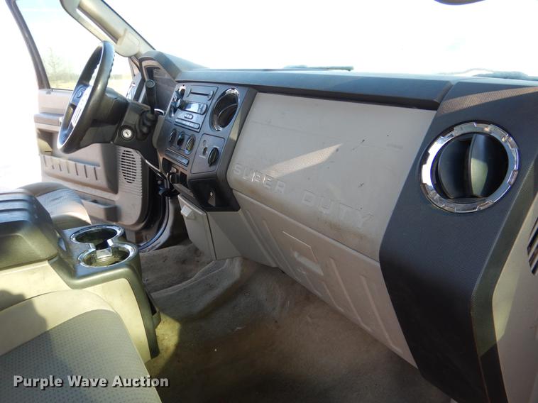 image for item DF2129 2008 Ford F350 XLT SuperCab pickup truck cab and chassis