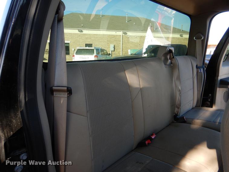 image for item DF2129 2008 Ford F350 XLT SuperCab pickup truck cab and chassis
