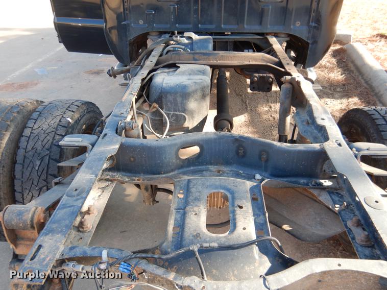 image for item DF2129 2008 Ford F350 XLT SuperCab pickup truck cab and chassis