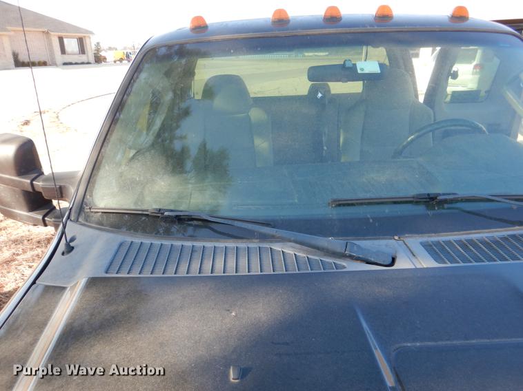 image for item DF2129 2008 Ford F350 XLT SuperCab pickup truck cab and chassis