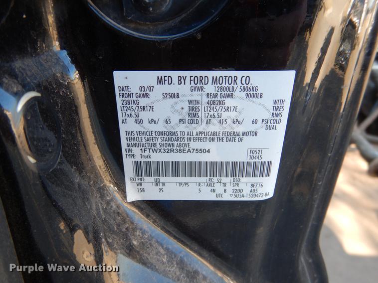 image for item DF2129 2008 Ford F350 XLT SuperCab pickup truck cab and chassis