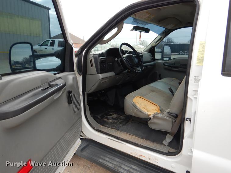 image for item DF2130 2007 Ford F550 XL Crew Cab utility truck
