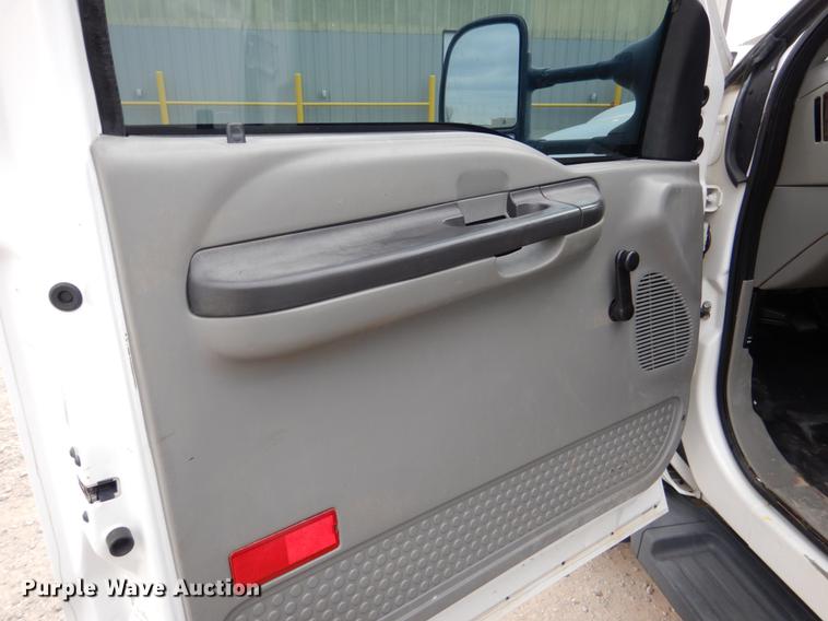 image for item DF2130 2007 Ford F550 XL Crew Cab utility truck