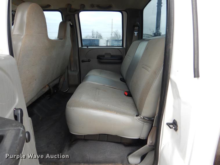 image for item DF2130 2007 Ford F550 XL Crew Cab utility truck