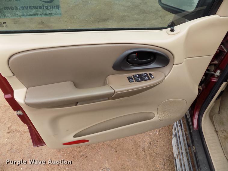 image for item DF2906 2004 Chevrolet TrailBlazer LT SUV