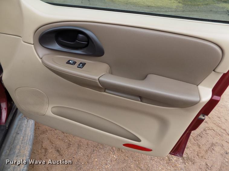 image for item DF2906 2004 Chevrolet TrailBlazer LT SUV