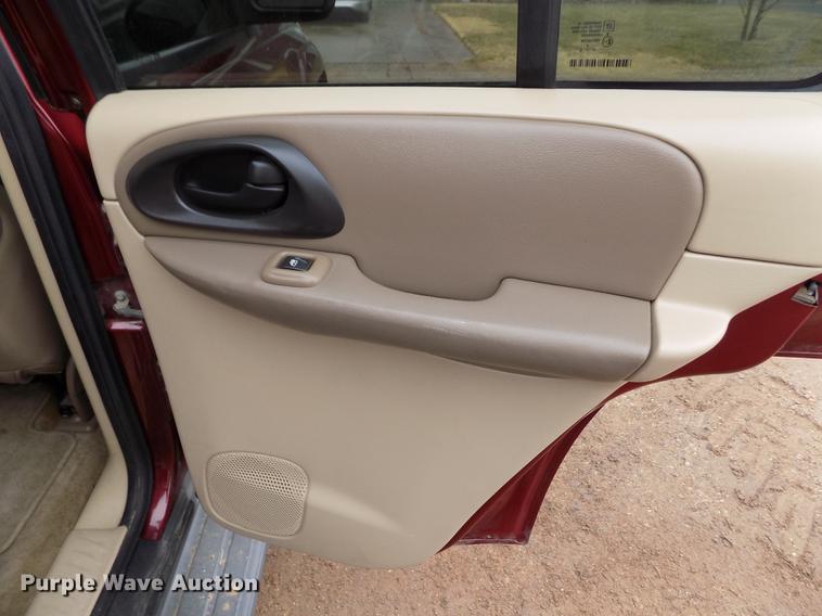 image for item DF2906 2004 Chevrolet TrailBlazer LT SUV