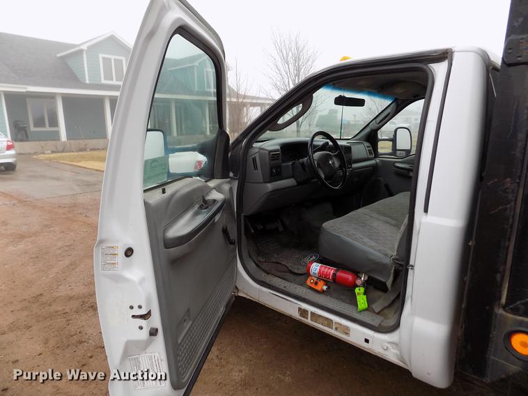 image for item DF2907 2003 Ford F450 Super Duty XL dump truck