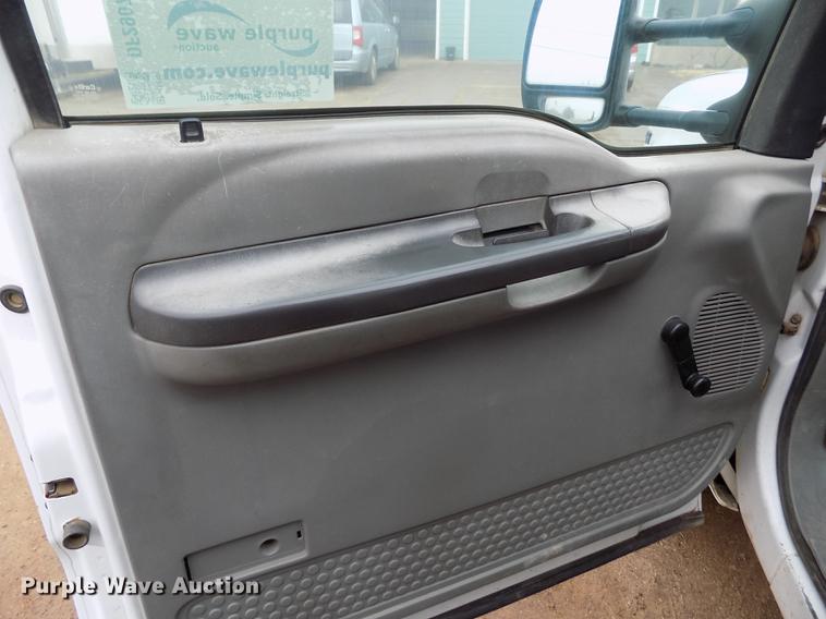 image for item DF2907 2003 Ford F450 Super Duty XL dump truck