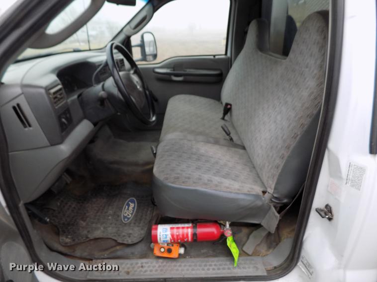 image for item DF2907 2003 Ford F450 Super Duty XL dump truck