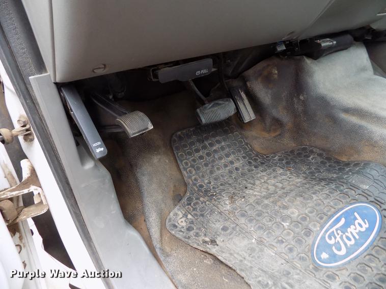 image for item DF2907 2003 Ford F450 Super Duty XL dump truck