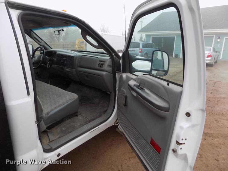 image for item DF2907 2003 Ford F450 Super Duty XL dump truck